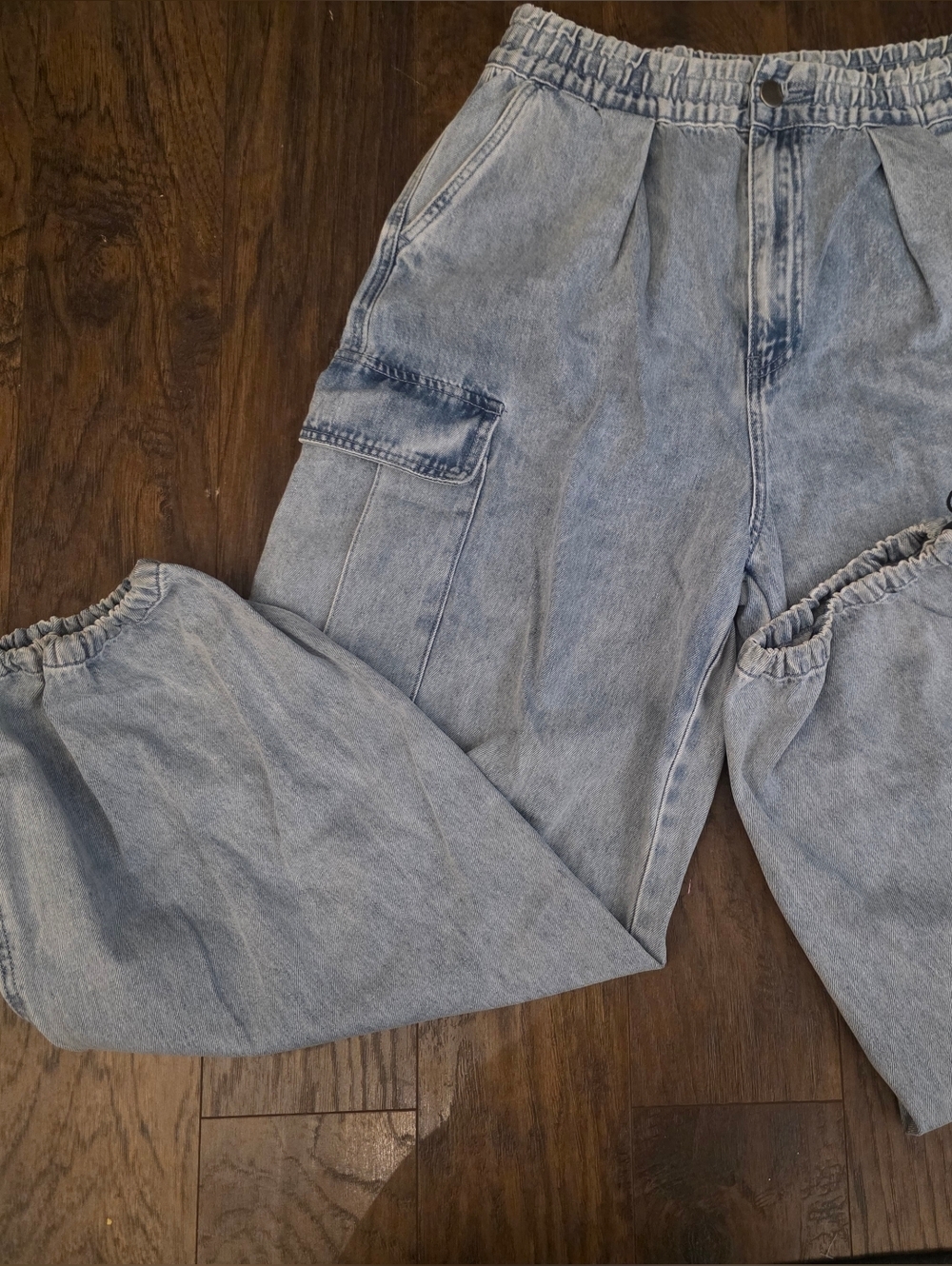 easel Light Wash Blue Jogger Jeans
